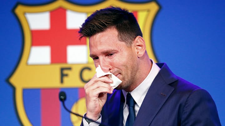 Lionel Messi auf seiner tränenreichen Abschieds-PK beim FC Barcelona Lionel Messi auf seiner tränenreichen Abschieds-PK beim FC Barcelona